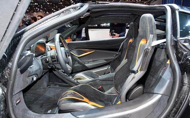 這貨與法拉利齊名，價值400萬，竟用耐克勾當車標