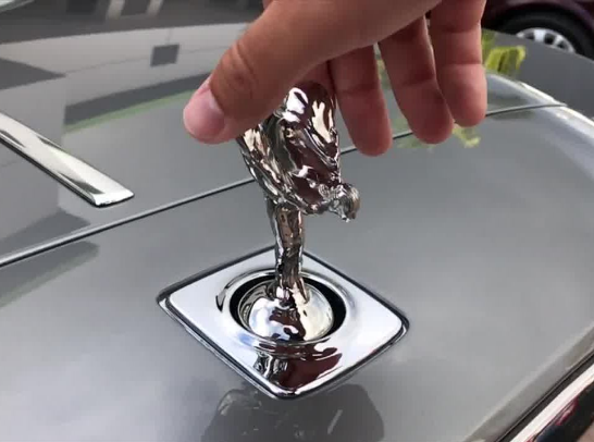 勞斯萊斯總裁：如果你能拿掉車標，這部勞斯萊斯直接送給你