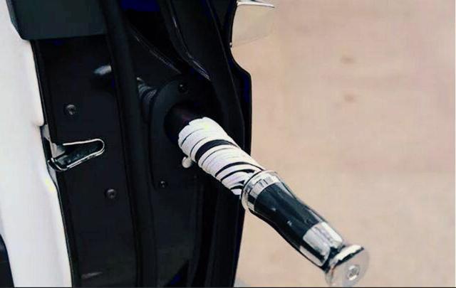 “勞斯萊斯”輪轂標志，為啥老是站立的？