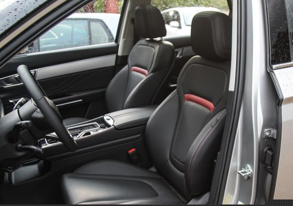 被車標“耽誤”的中大型SUV，寬近2米，高速也不飄，卻備受冷落