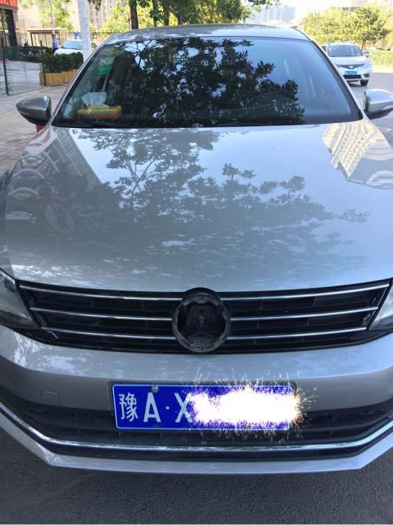 大眾神車被人扣掉了車標，車友給這位車主支支招吧