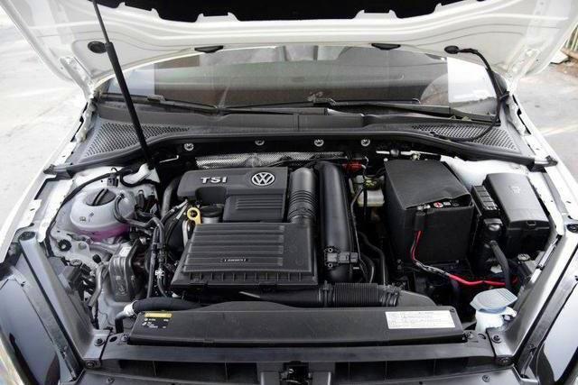 花22萬把奧迪A3提回家，發(fā)現(xiàn)引擎蓋上竟是大眾車標(biāo)