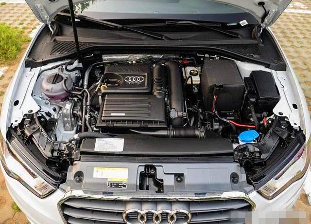 花22萬把奧迪A3提回家，發(fā)現(xiàn)引擎蓋上竟是大眾車標(biāo)