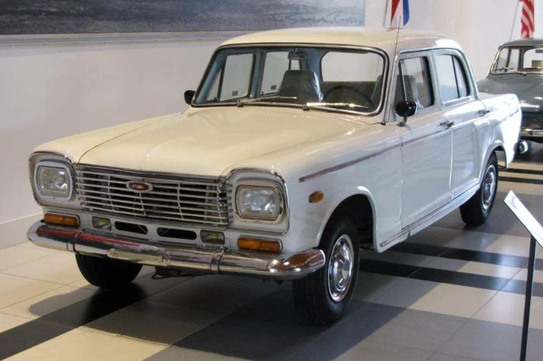 這個國產汽車品牌要復出了！榮威先把車標換上了