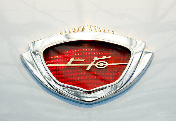 這個國產汽車品牌要復出了！榮威先把車標換上了