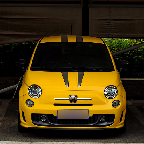 罕見的呆萌小車，車標是個蝎子，價值80萬，還被稱為迷你法拉利！