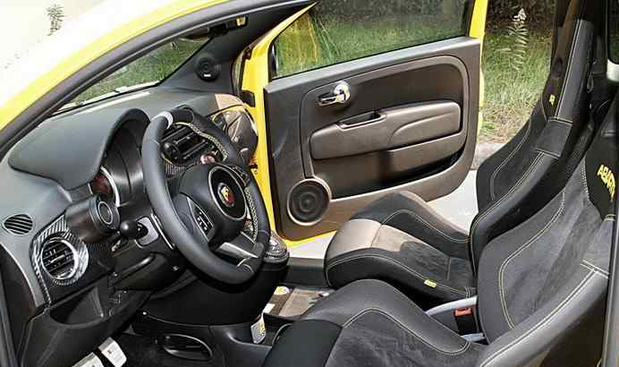 罕見的呆萌小車，車標是個蝎子，價值80萬，還被稱為迷你法拉利！