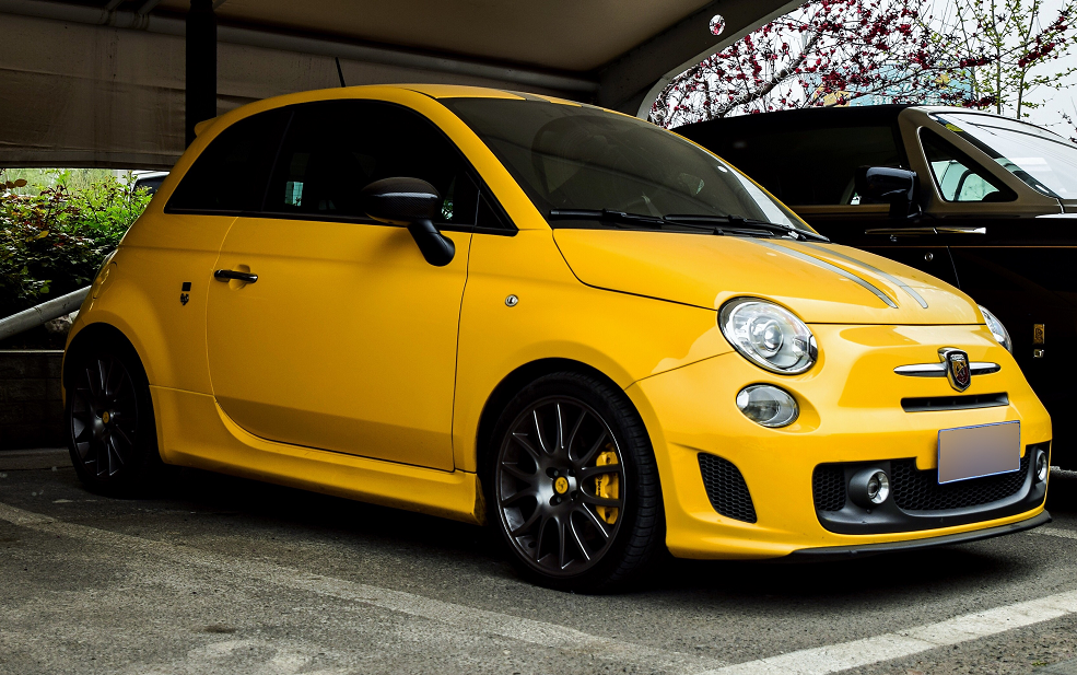 罕見的呆萌小車，車標是個蝎子，價值80萬，還被稱為迷你法拉利！