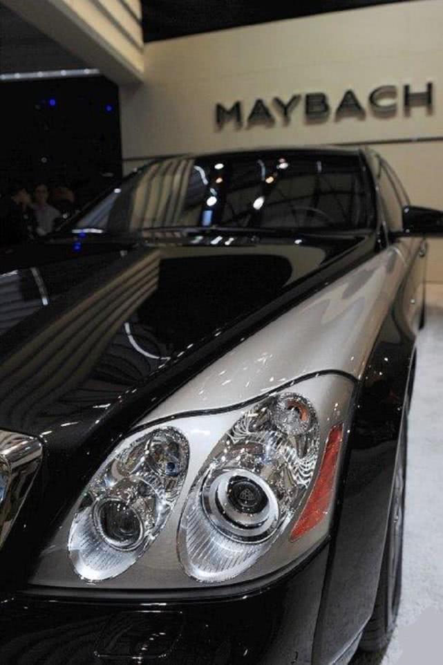 全球僅百輛的邁巴赫齊柏林，一個車標買一輛車，較大亮點卻被吐槽