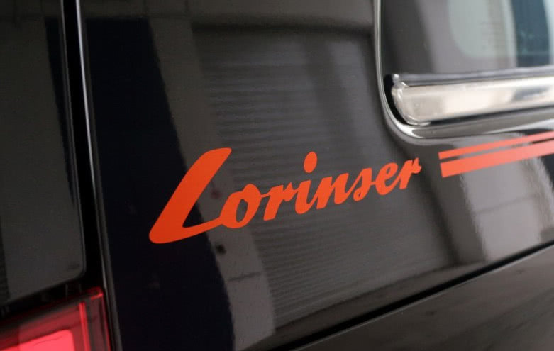 售價108萬元的MVP，看了車標網友都覺得比買埃爾法值