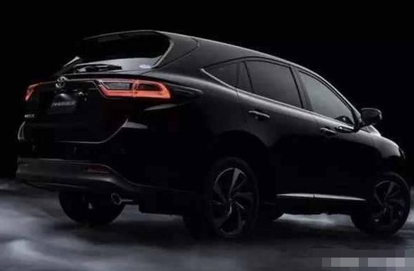 豐田全新漢蘭達來了！換上新車標僅14萬起，網友：太霸氣了