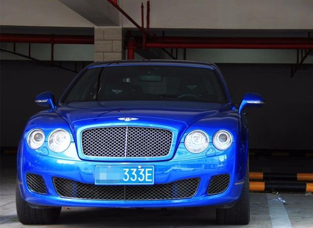 賓利車標(biāo)15萬，還不對稱，左邊10根羽毛，右邊有11根