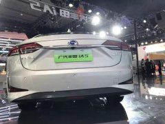 掛著傳祺的車標，非要說是廣