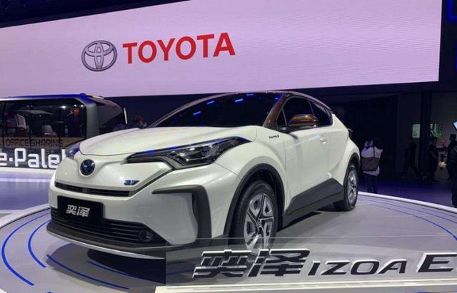 掛著傳祺的車標，非要說是廣豐的新車？網友：給雙積分逼的