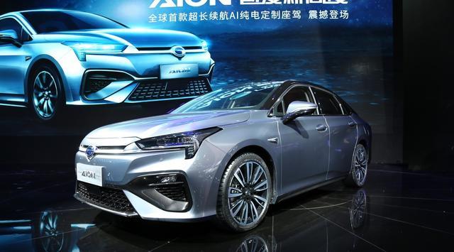 掛著傳祺的車標，非要說是廣豐的新車？網友：給雙積分逼的