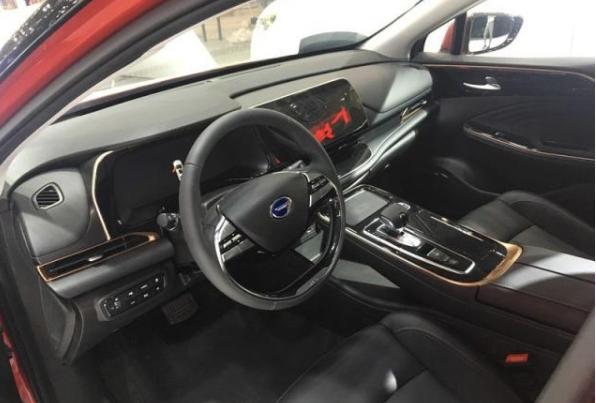 掛著傳祺的車標，非要說是廣豐的新車？網友：給雙積分逼的