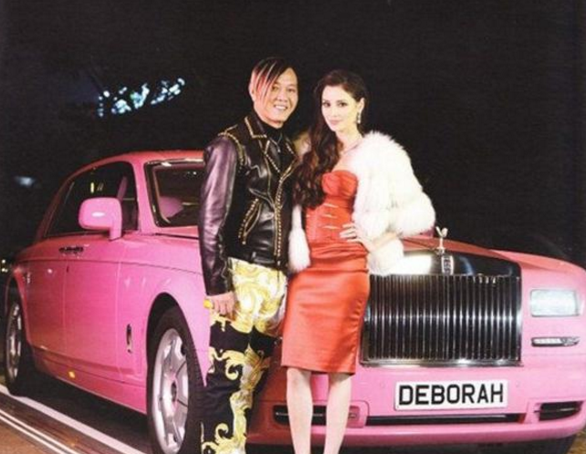 全球唯一粉色幻影在香港，車標值100萬元，但美女車主更吸引人！