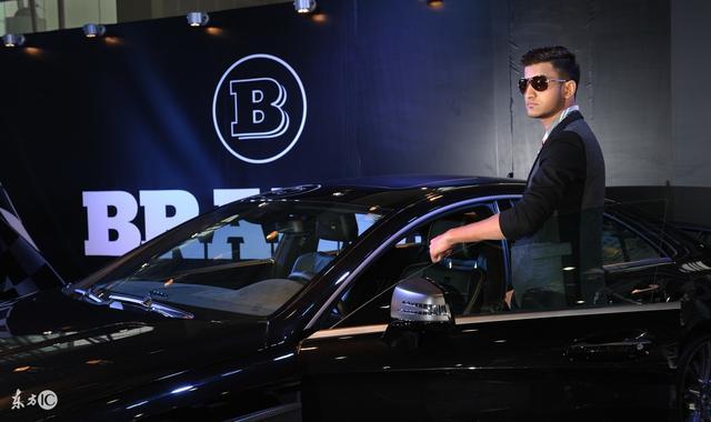 奔馳換了個巴博斯車標，竟然被加油站小妹誤以為是30萬的比亞迪