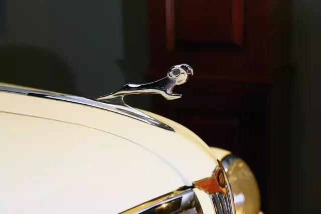 勞斯萊斯、賓利的立標這么漂亮，為何其它車不用？