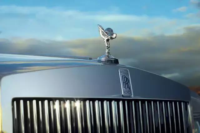 勞斯萊斯、賓利的立標這么漂亮，為何其它車不用？