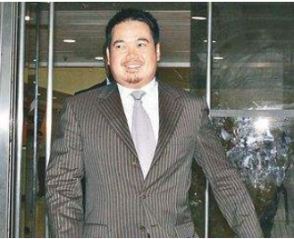 身家百億的富二代，擁有定制版勞斯萊斯，水晶車標可以發光