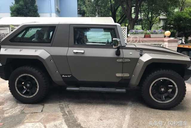 小區里停了輛越野車五角星車標有誰認識這款車