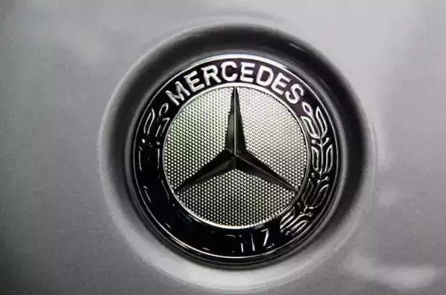 為什么奔馳會有立標和大標？到底有什么區別？你一定不知道……