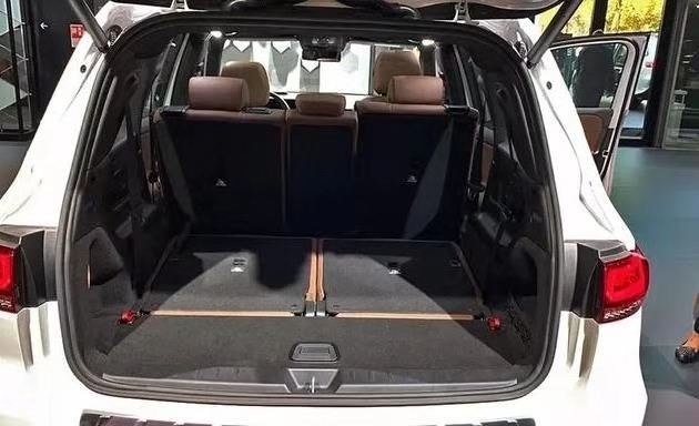 全新奔馳GLB200,同級唯一提供7座版，賣的不止車標和內(nèi)飾