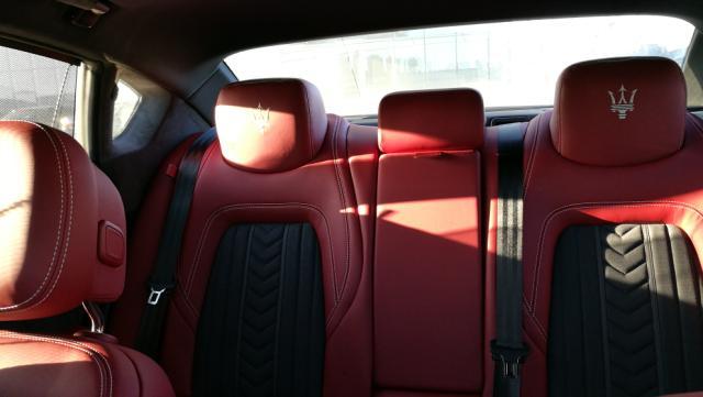 來自意大利的轎跑，糞叉的車標絕對不會掉面兒。