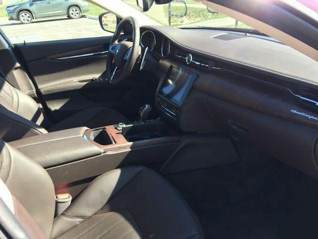 來自意大利的轎跑，糞叉的車標絕對不會掉面兒。