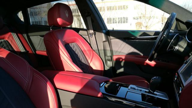 來自意大利的轎跑，糞叉的車標絕對不會掉面兒。