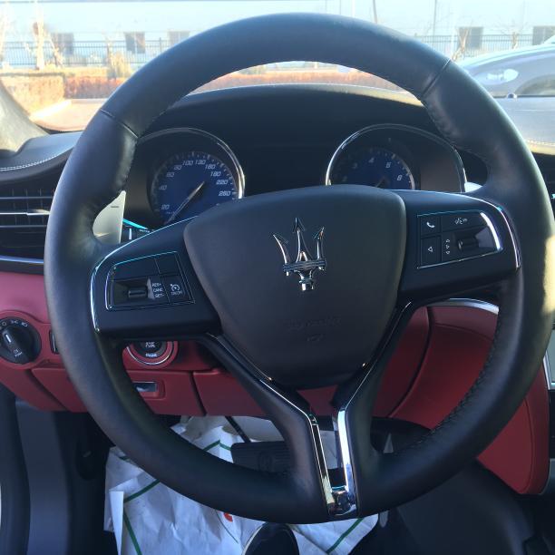 來自意大利的轎跑，糞叉的車標絕對不會掉面兒。