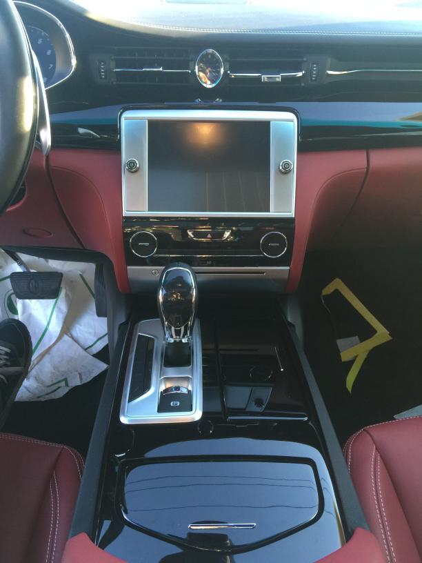 來自意大利的轎跑，糞叉的車標絕對不會掉面兒。