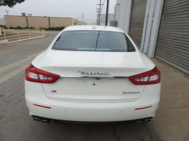 來自意大利的轎跑，糞叉的車標絕對不會掉面兒。