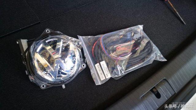 高爾夫升級(jí)原廠車標(biāo)翻蓋倒車攝像頭