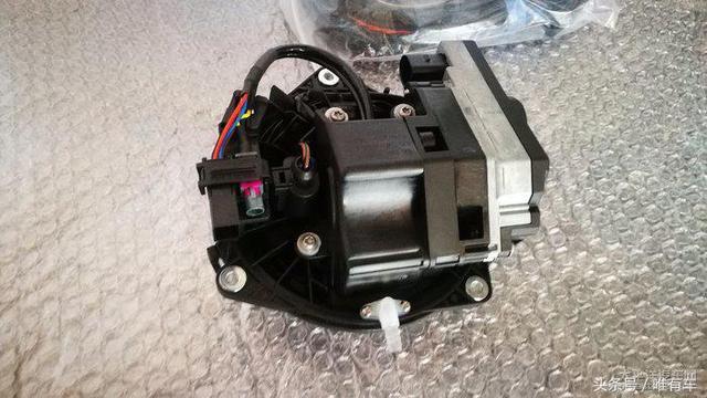 高爾夫升級(jí)原廠車標(biāo)翻蓋倒車攝像頭