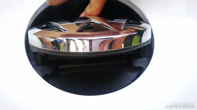 高爾夫升級(jí)原廠車標(biāo)翻蓋倒車攝像頭