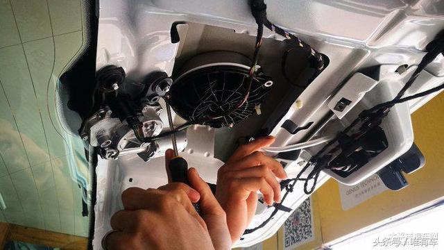 高爾夫升級(jí)原廠車標(biāo)翻蓋倒車攝像頭