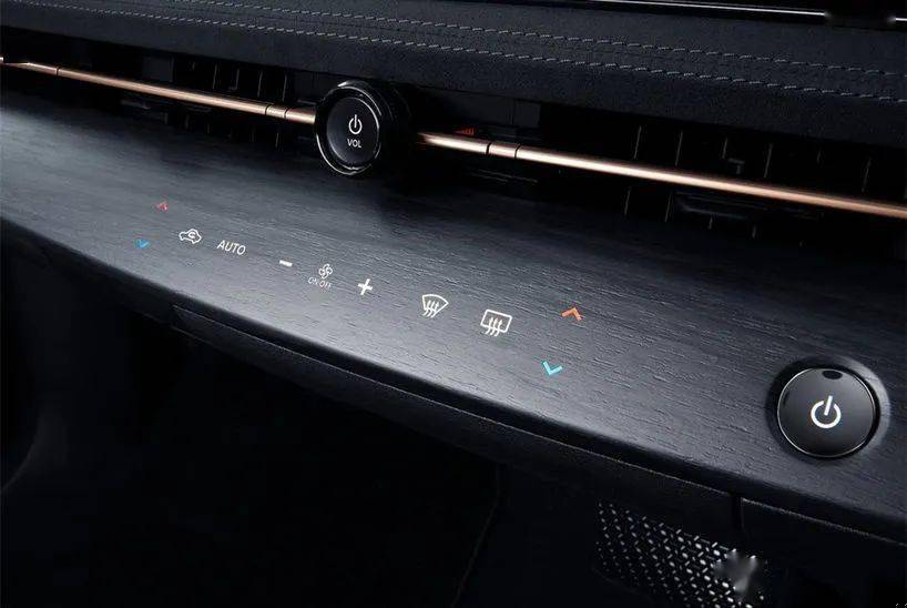 新Logo跨界風，超600公里續航的日產Ariya亮點十足