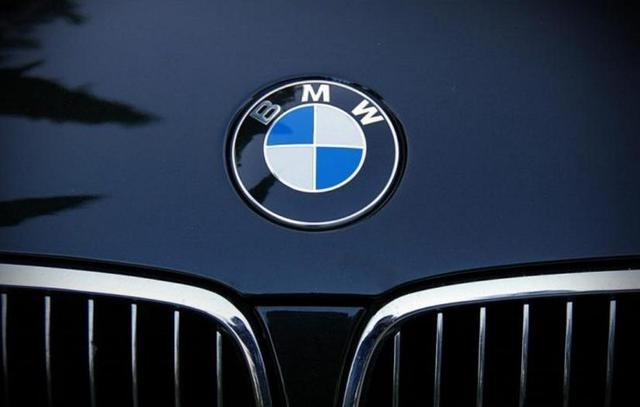 就在前天！寶馬發布全新“藍天白云”車標，網友：美或丑不好說