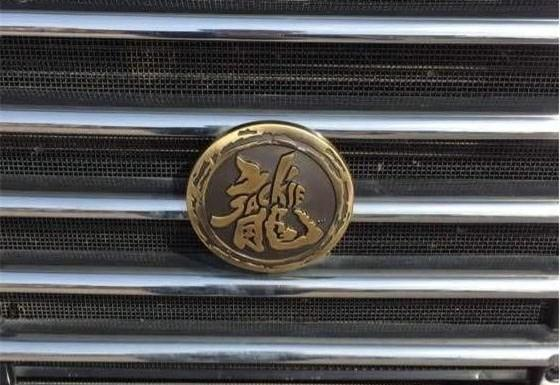 成龍的較新百萬豪車曝光，車標竟然是個“龍”字