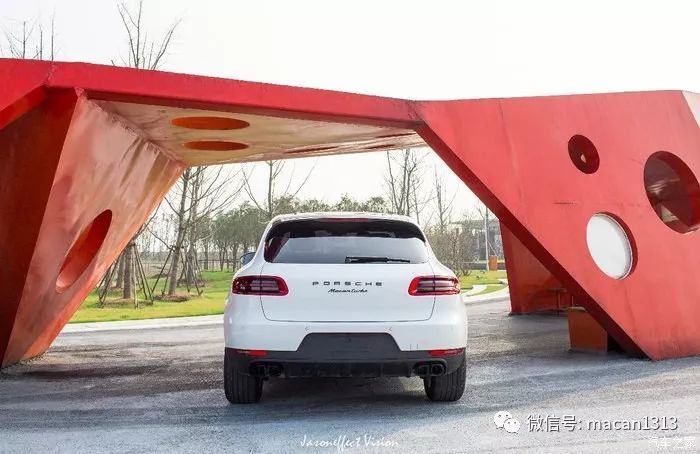 小哥花了一輛macan的錢來改裝新提的車，尤其那個輪轂。。。。。