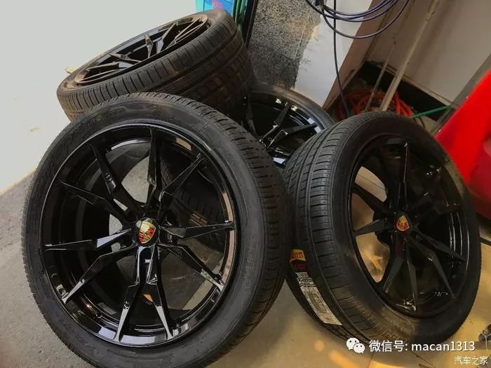 小哥花了一輛macan的錢來改裝新提的車，尤其那個輪轂。。。。。