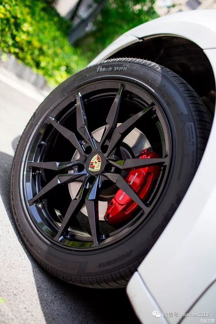 小哥花了一輛macan的錢來改裝新提的車，尤其那個輪轂。。。。。