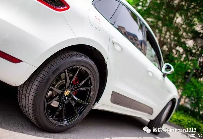 小哥花了一輛macan的錢來改裝新提的車，尤其那個輪轂。。。。。