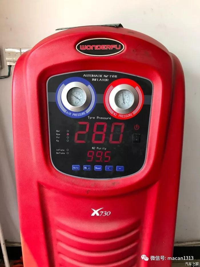 小哥花了一輛macan的錢來改裝新提的車，尤其那個輪轂。。。。。