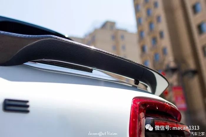 小哥花了一輛macan的錢來改裝新提的車，尤其那個輪轂。。。。。