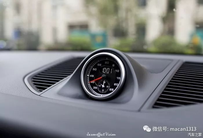 小哥花了一輛macan的錢來改裝新提的車，尤其那個輪轂。。。。。