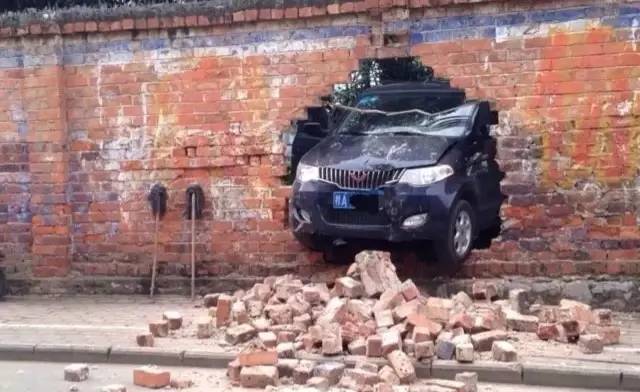 因為手癢一不小心搜索了某寶的車標銷售，結果發現……