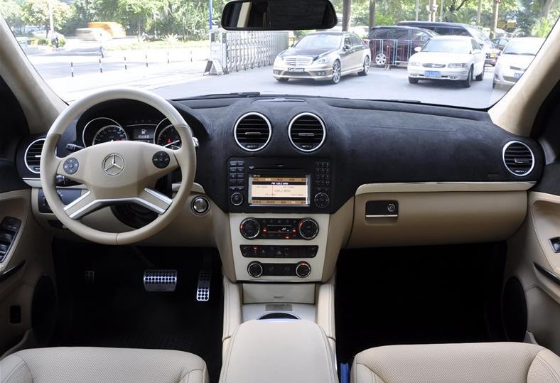 偶遇一輛SUV，車牌4個9，車標是只馬，但是很多人都不認識？